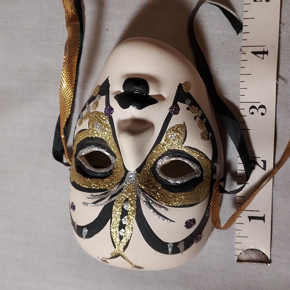 Vintage Hand Painted Carnival Face Masks Ceramic Set Of Three Butterfly Design - Picture 3 of 12